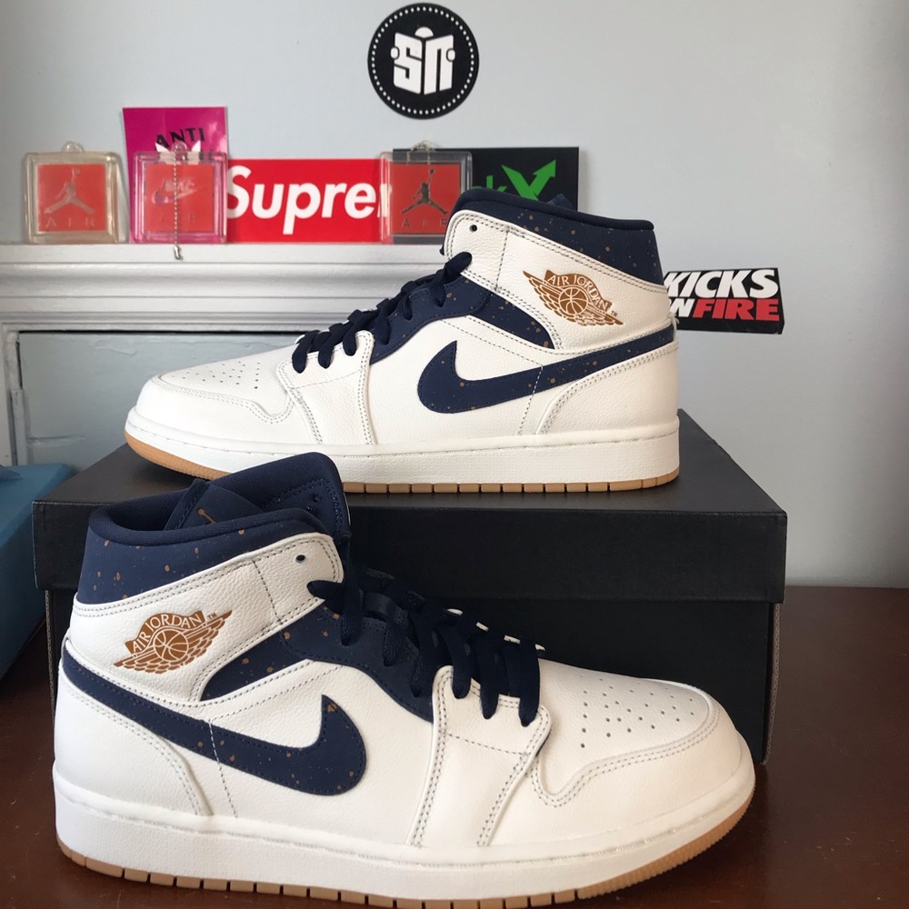 Air Jordan 1 mid jeter size 9.5 brand new with box